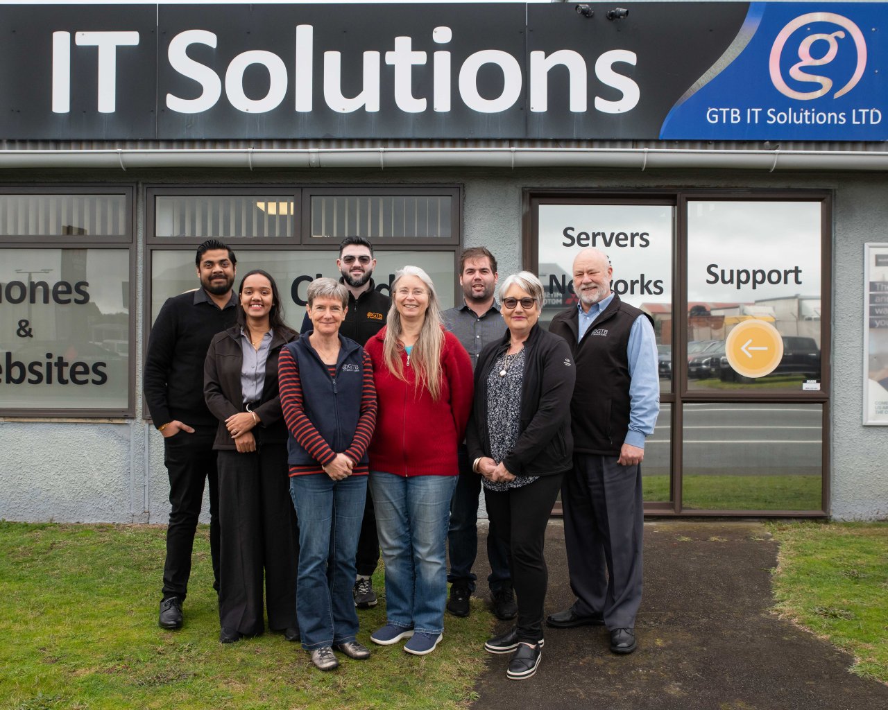 GTB IT Solutions team enticed to the outdoors by our lovely photographer Bianca.